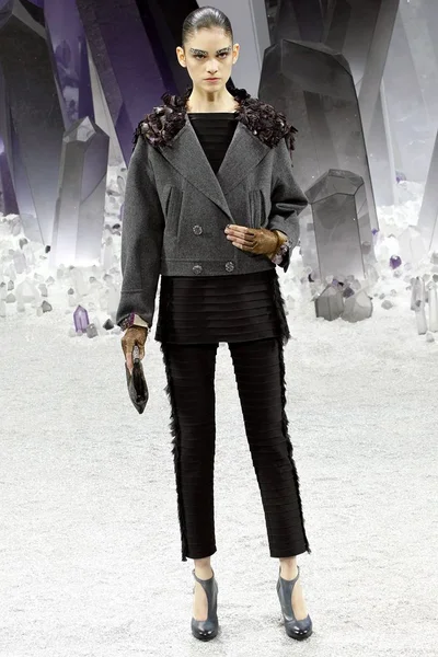Look 49